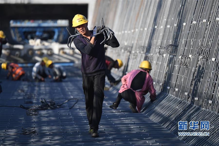 (經(jīng)濟)(5)新建福廈鐵路制梁忙